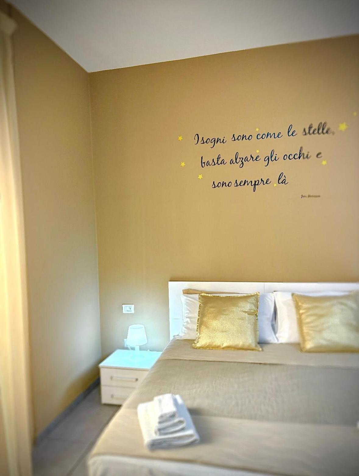 Rianna House B&B Napoli Bagian luar foto