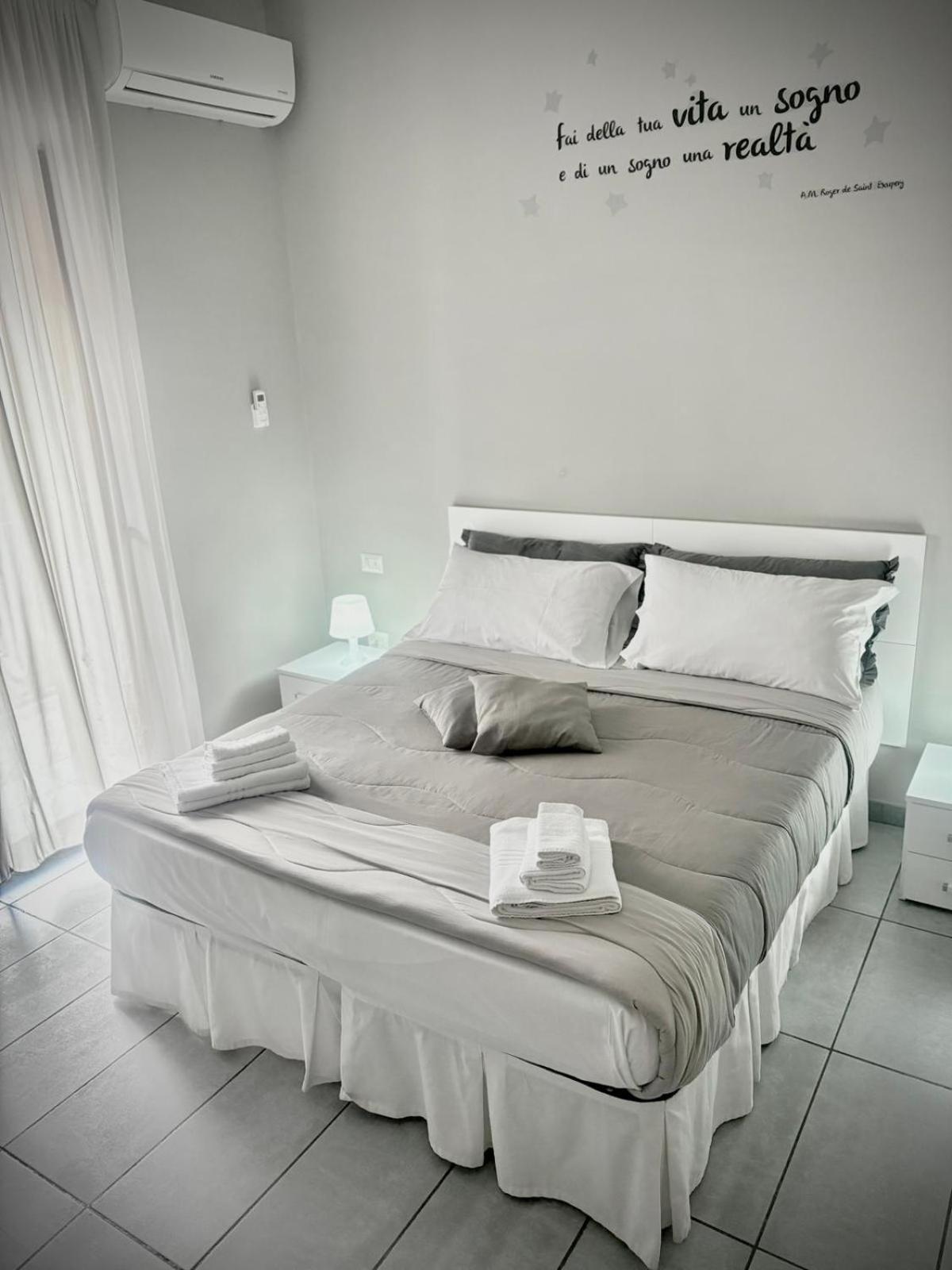 Rianna House B&B Napoli Bagian luar foto